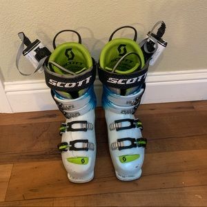 Scott brand ski boots, 277 mm 23 mondo point size, white, blue and neon green.